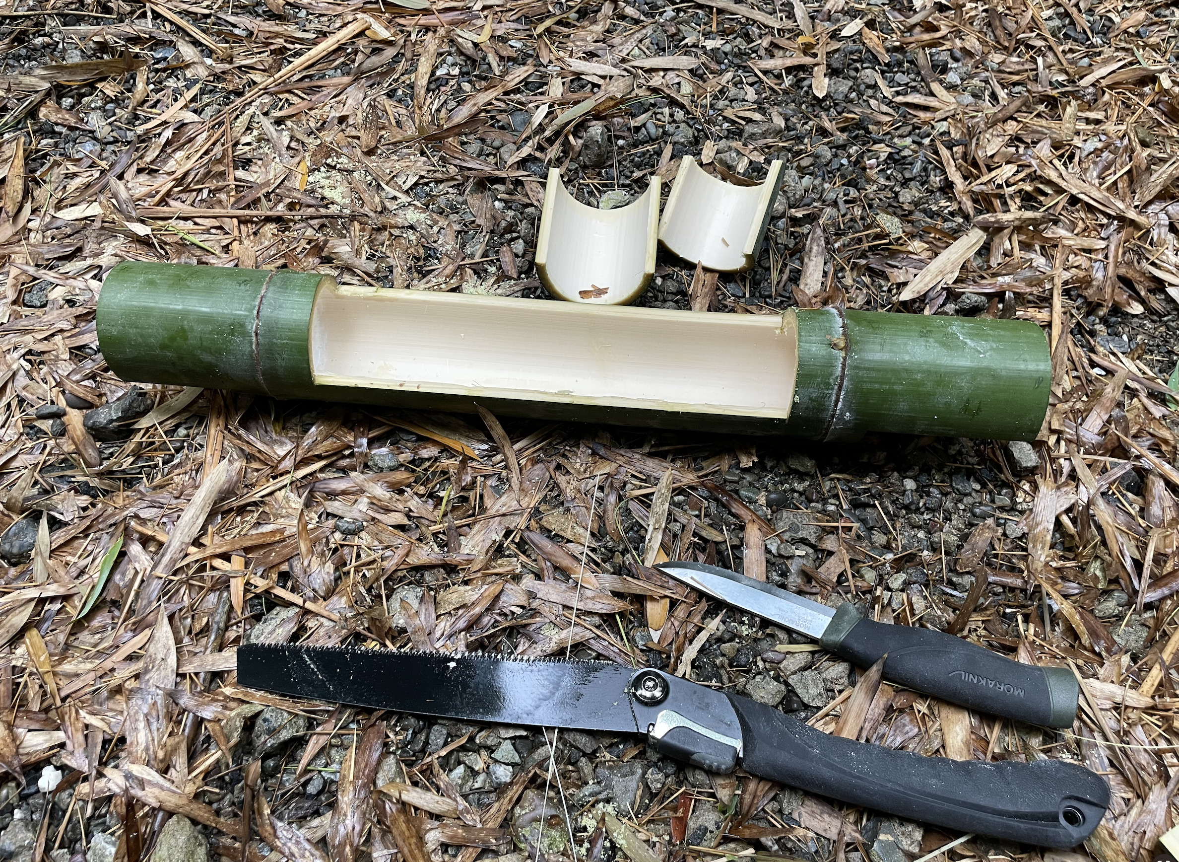 竹はノコギリとナイフがあれば初めてでも簡単に加工を楽しむことができます