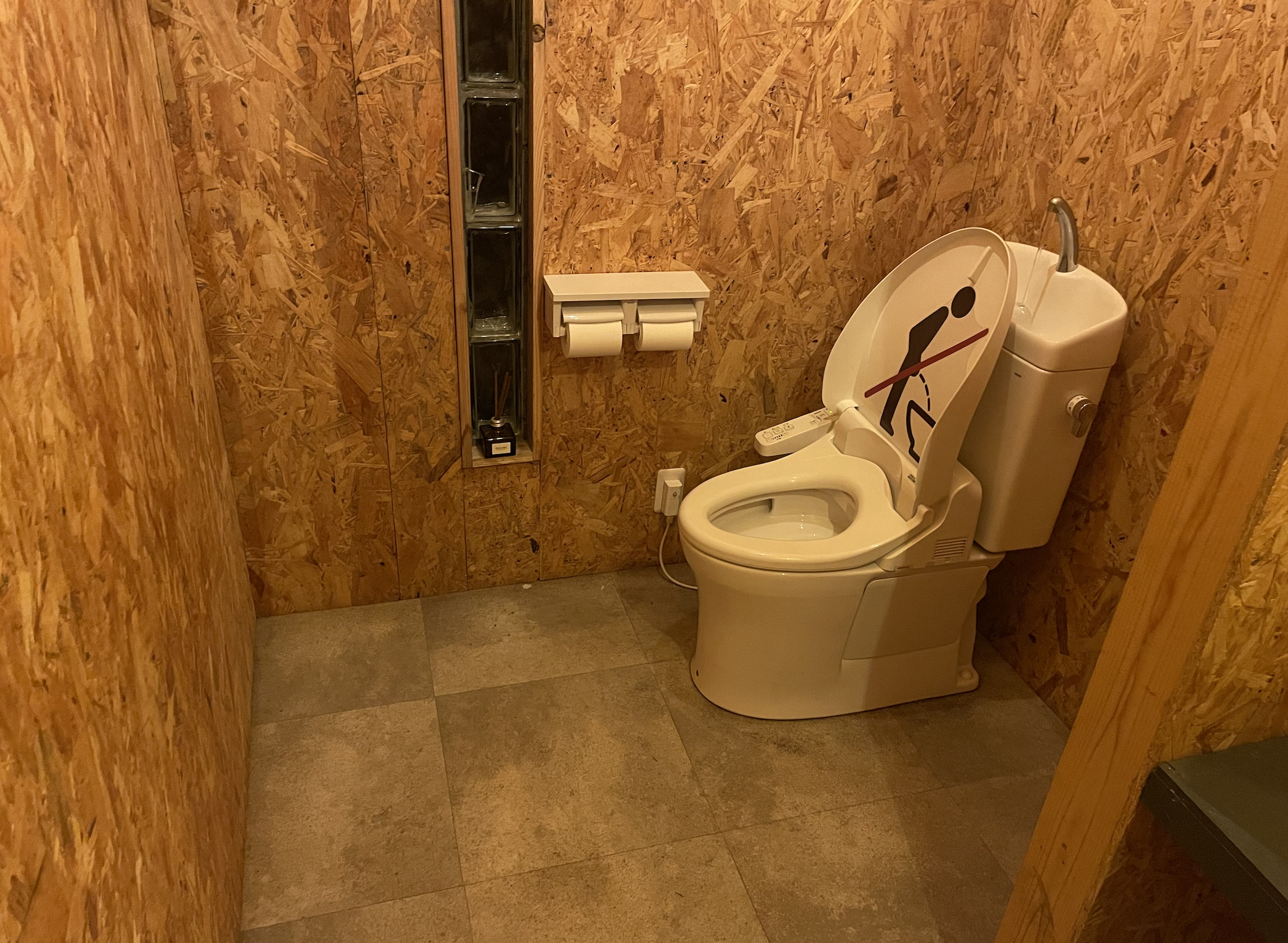ウッズマンキャンプ場のきれいなトイレ