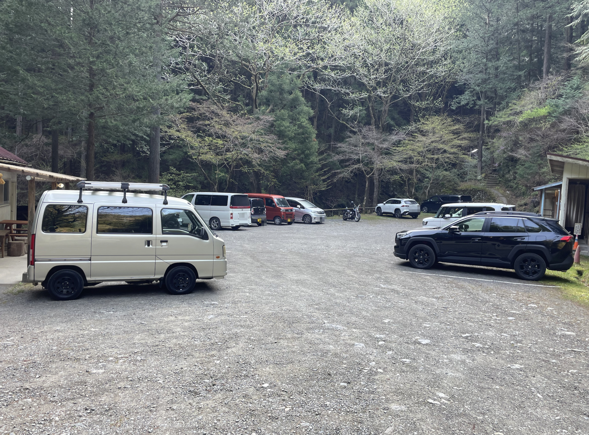 白岩渓流園キャンプ場の駐車場