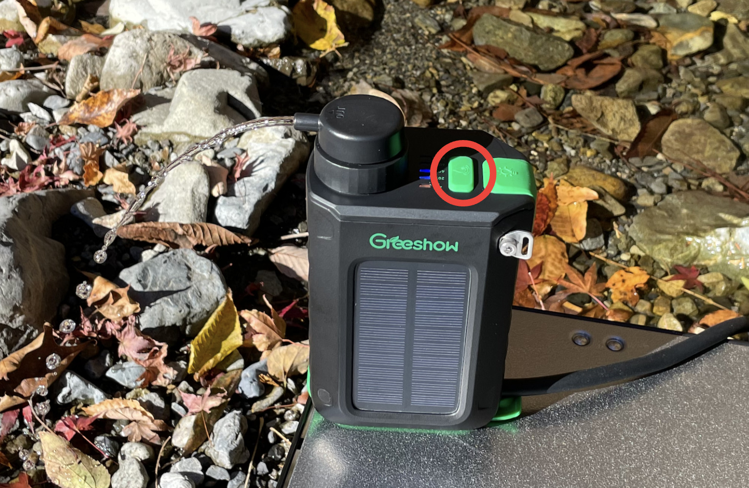 Greeshowの『電動式携帯浄水器GS-2811』はボタン一つで簡単浄水